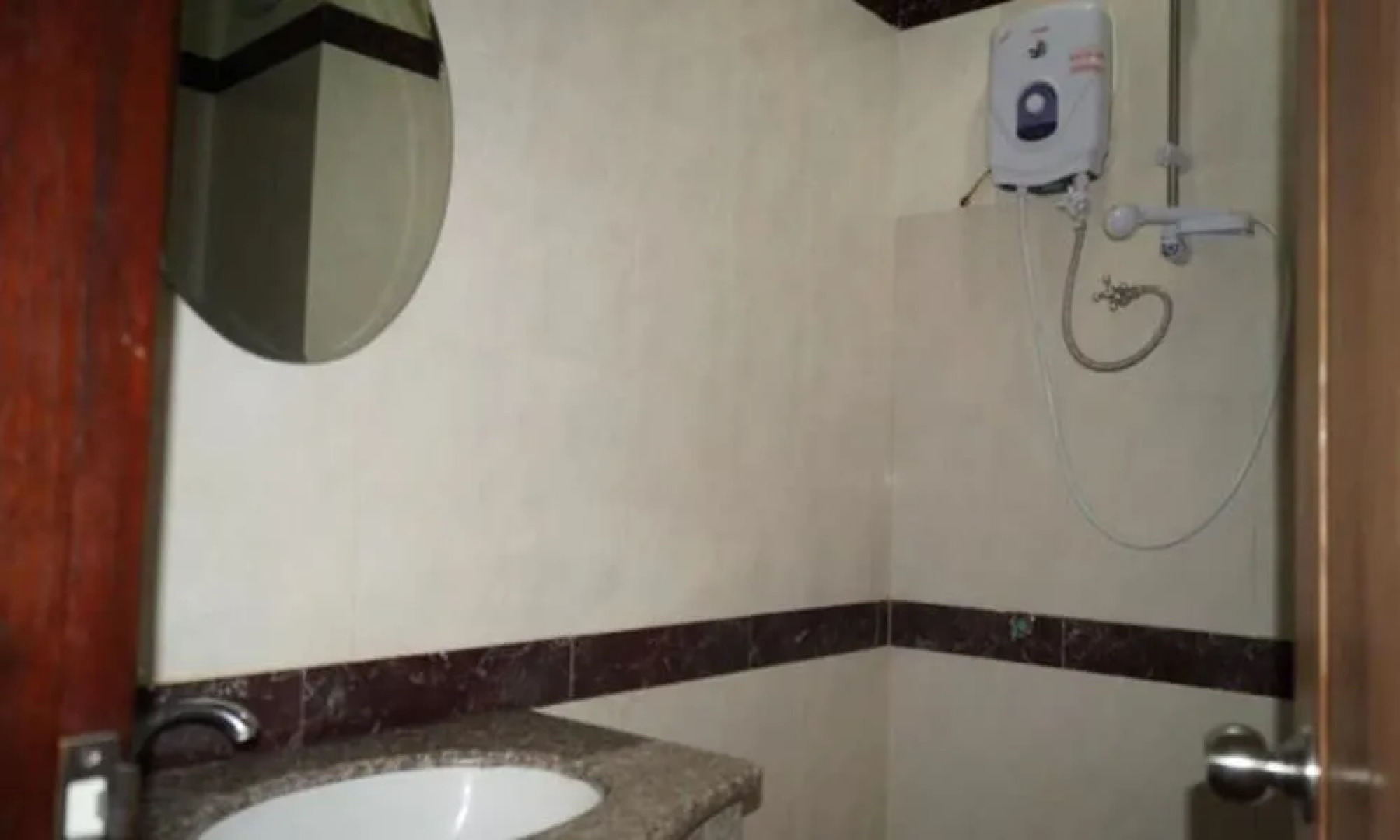 Roung Nakhon Vang Vieng Palace