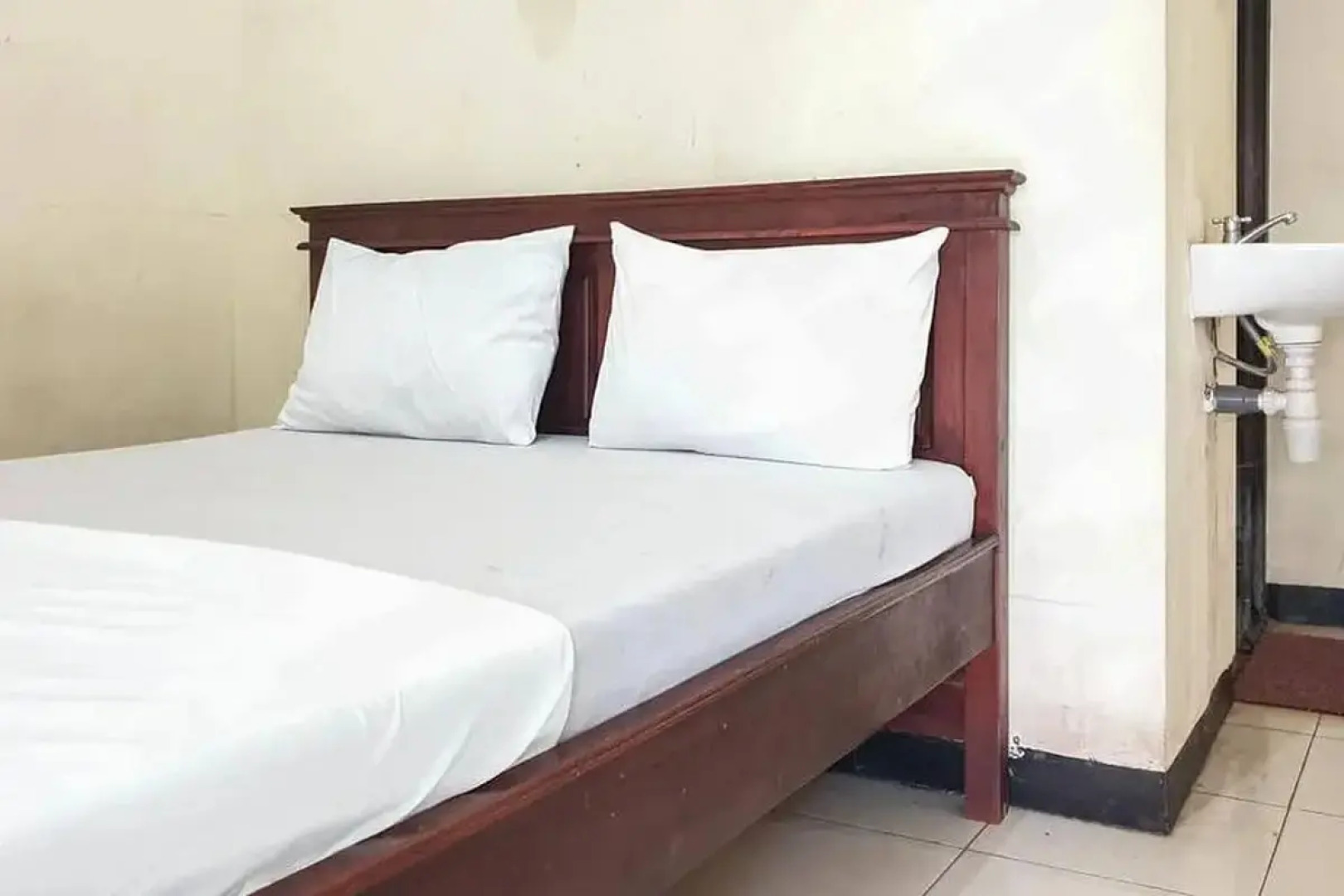 OYO 587 Penginapan Sinar Harapan