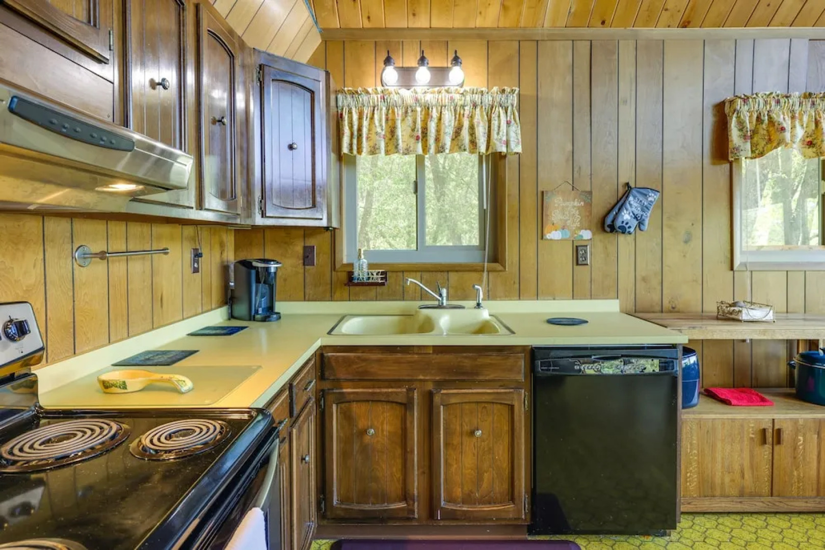 Hike, Bike & Golf: Peaceful Cabin in Twain Harte!