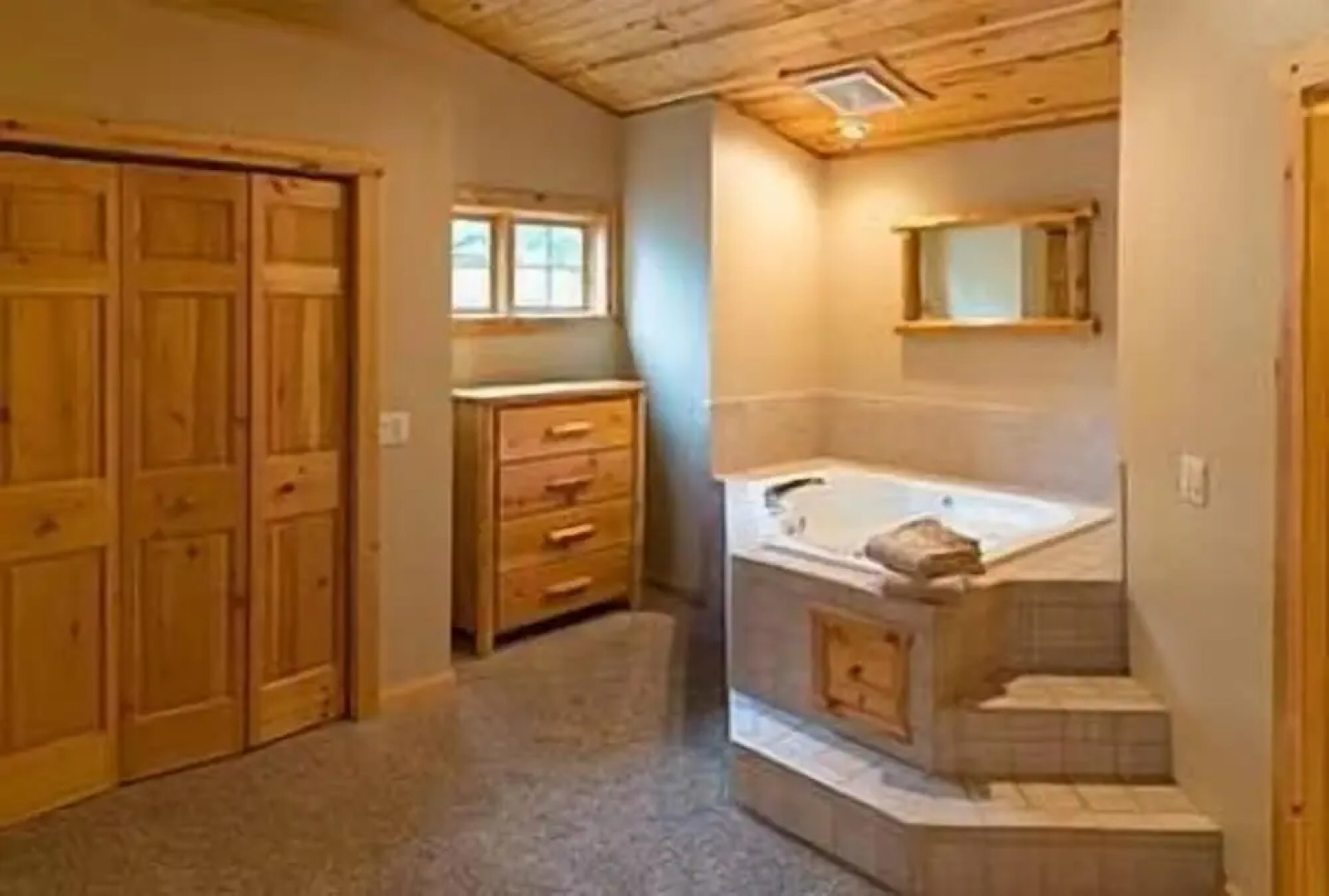 Log Gables - Lake Front