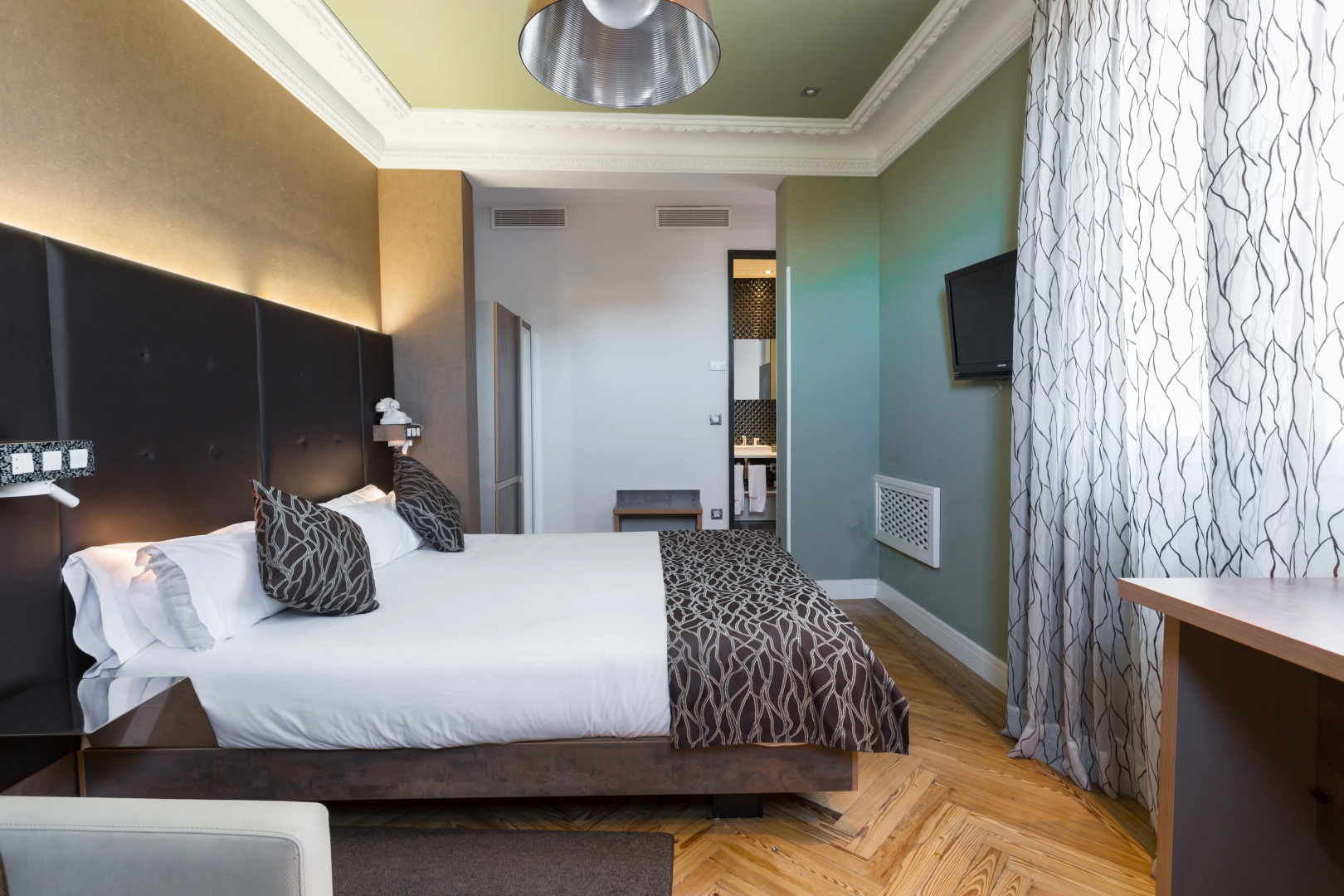 Petit Palace Lealtad Plaza