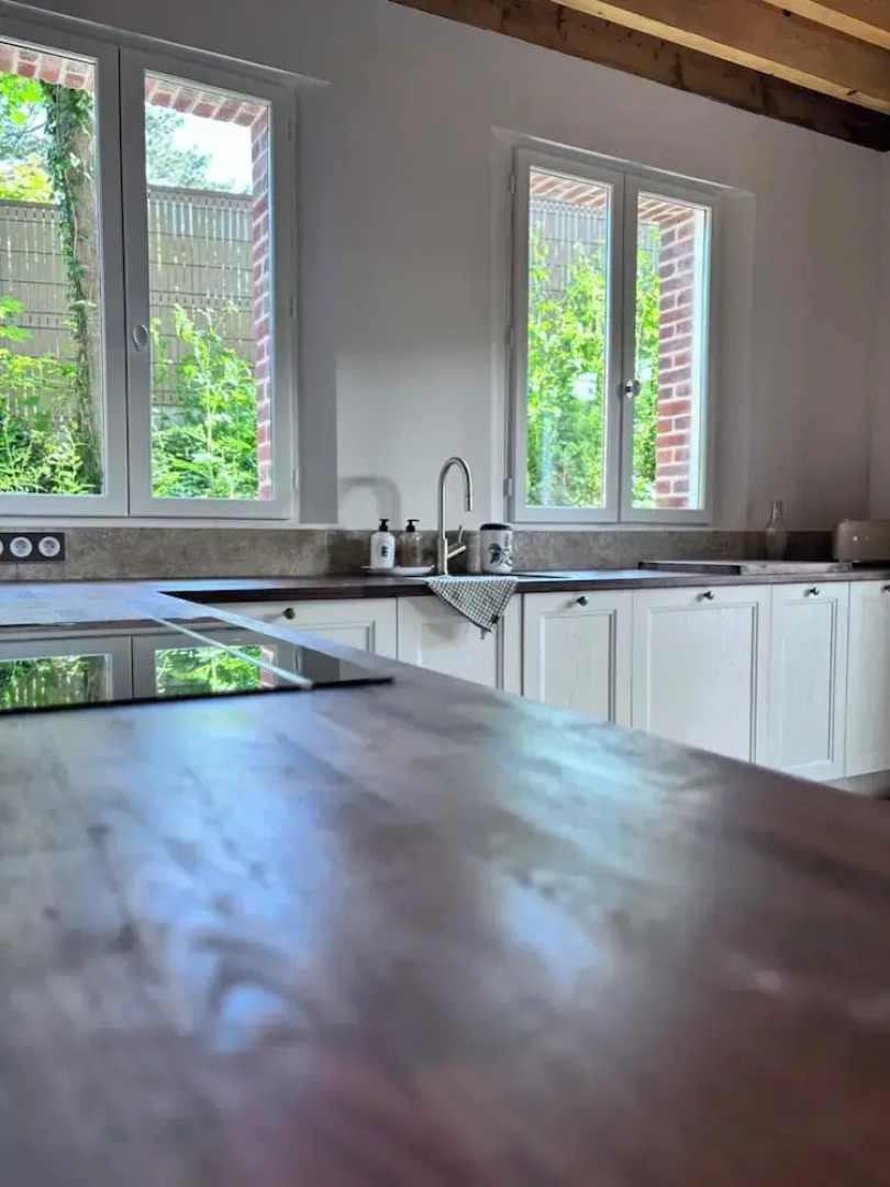 Exceptional 5 Bedroom House Near the Beach