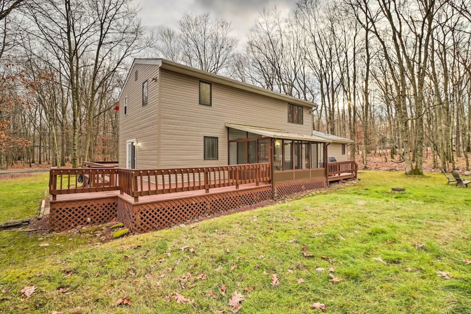 Near Big Boulder Mtn: Cabin w/ Furnished Deck