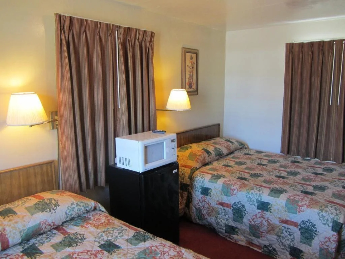 El Rancho Inn & Suites