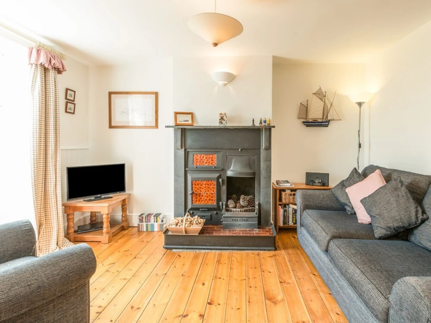 3B Coastguard Cottages