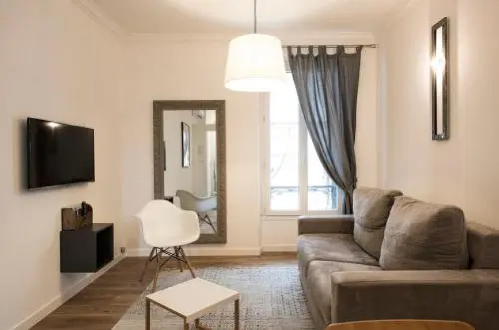 F2 mezzanine centre ville 1 min de la mer