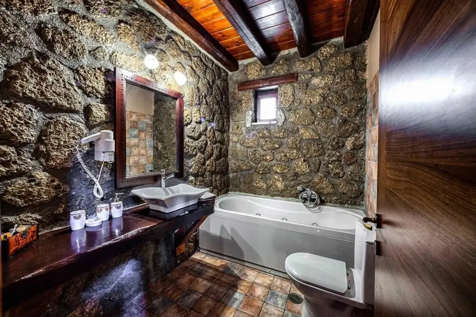 Pera Alonia Guest House