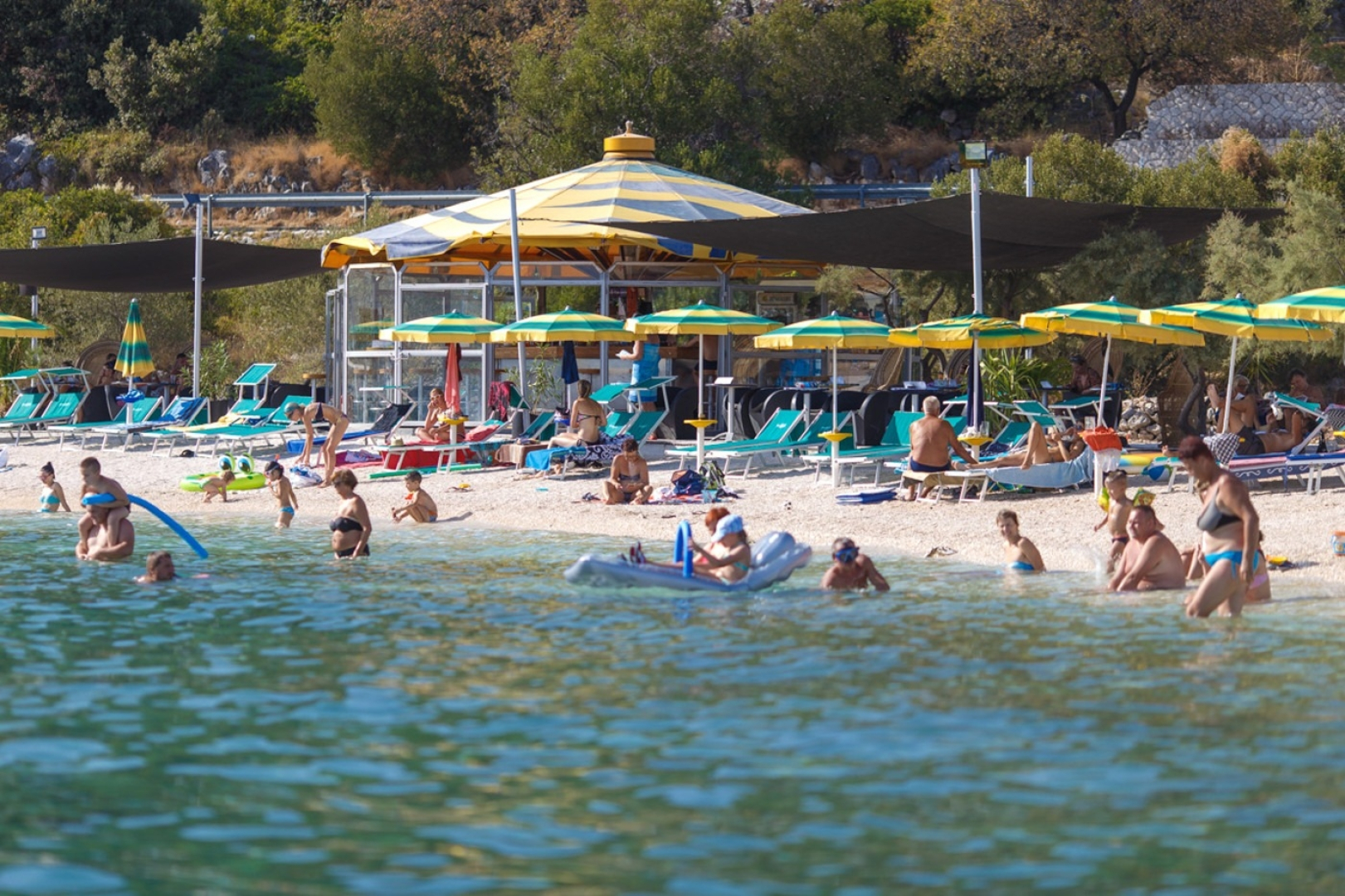 Apartment Rose - 30 m from the beach: A3 Seget Vranjica, Riviera Trogir