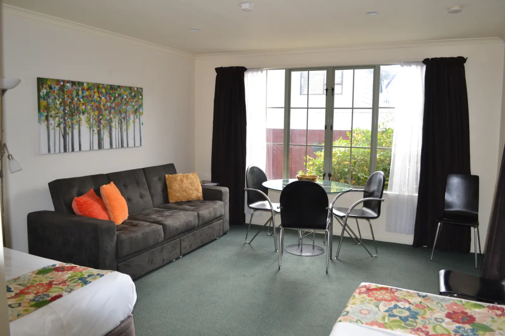 Colonial Lodge Motel