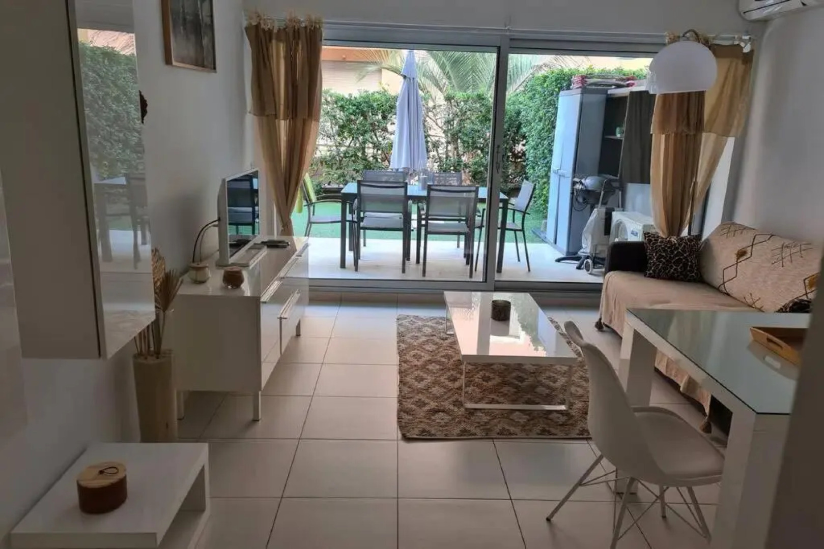 Le Lodge, T2 classé 3 étoiles avec jardin, parking, piscine & mer à 2 pas