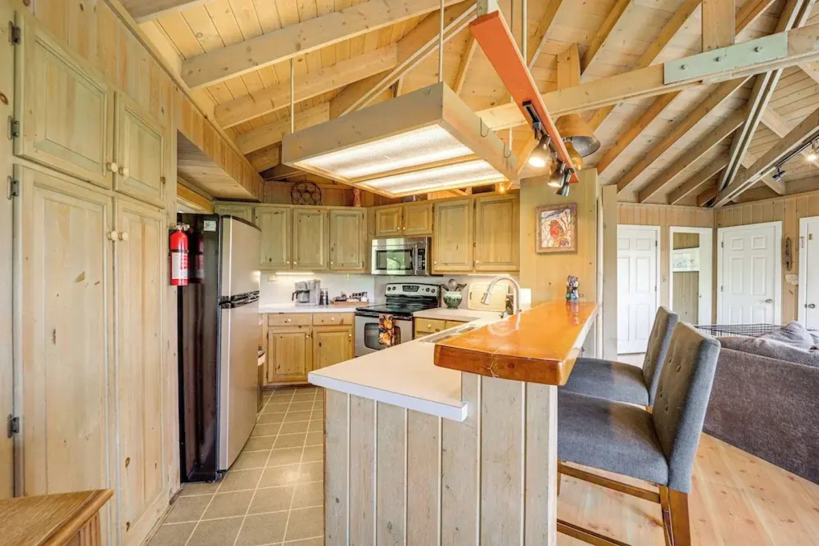 8 Mi to Ski Slopes! Hot Tub Haven in Seven Devils