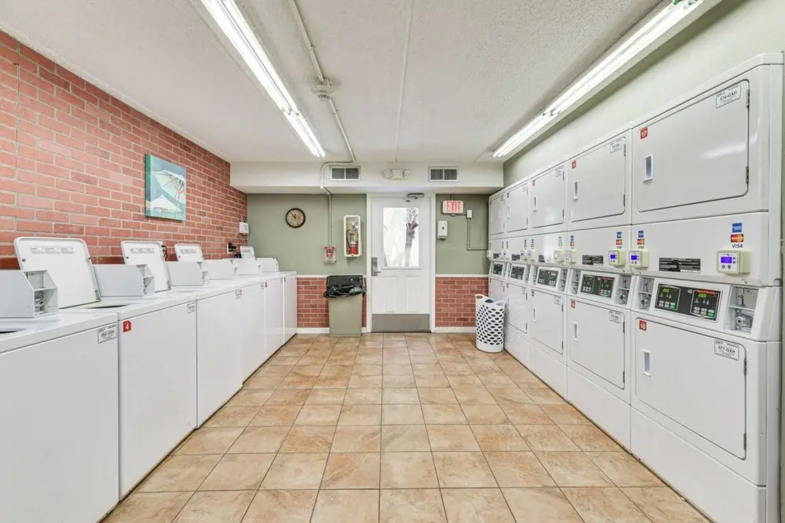 Pool & Beach Access: Lovely Mary Esther Condo!