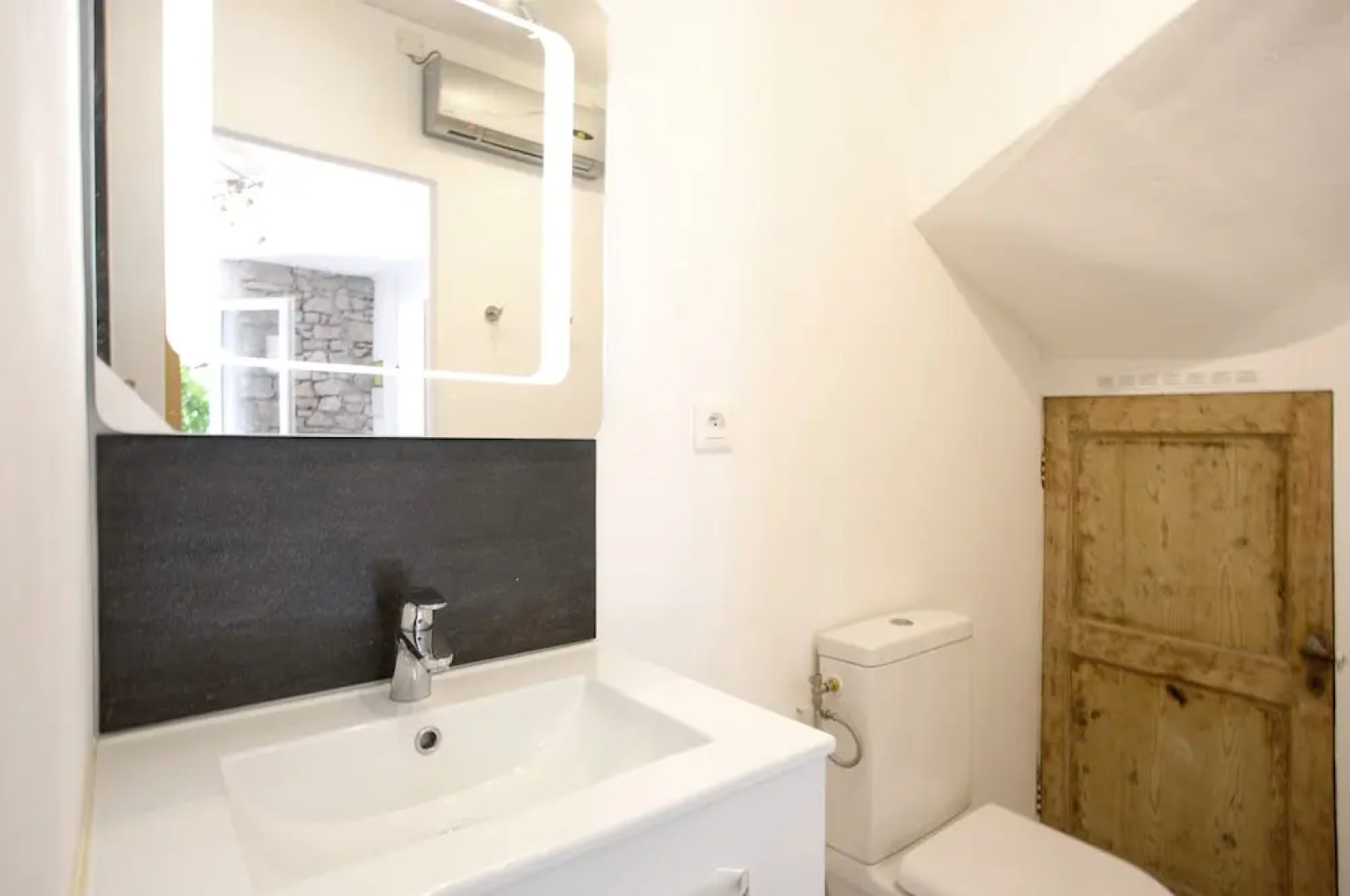 GregBnb - Mur en pierre - Terrasse + parking privé