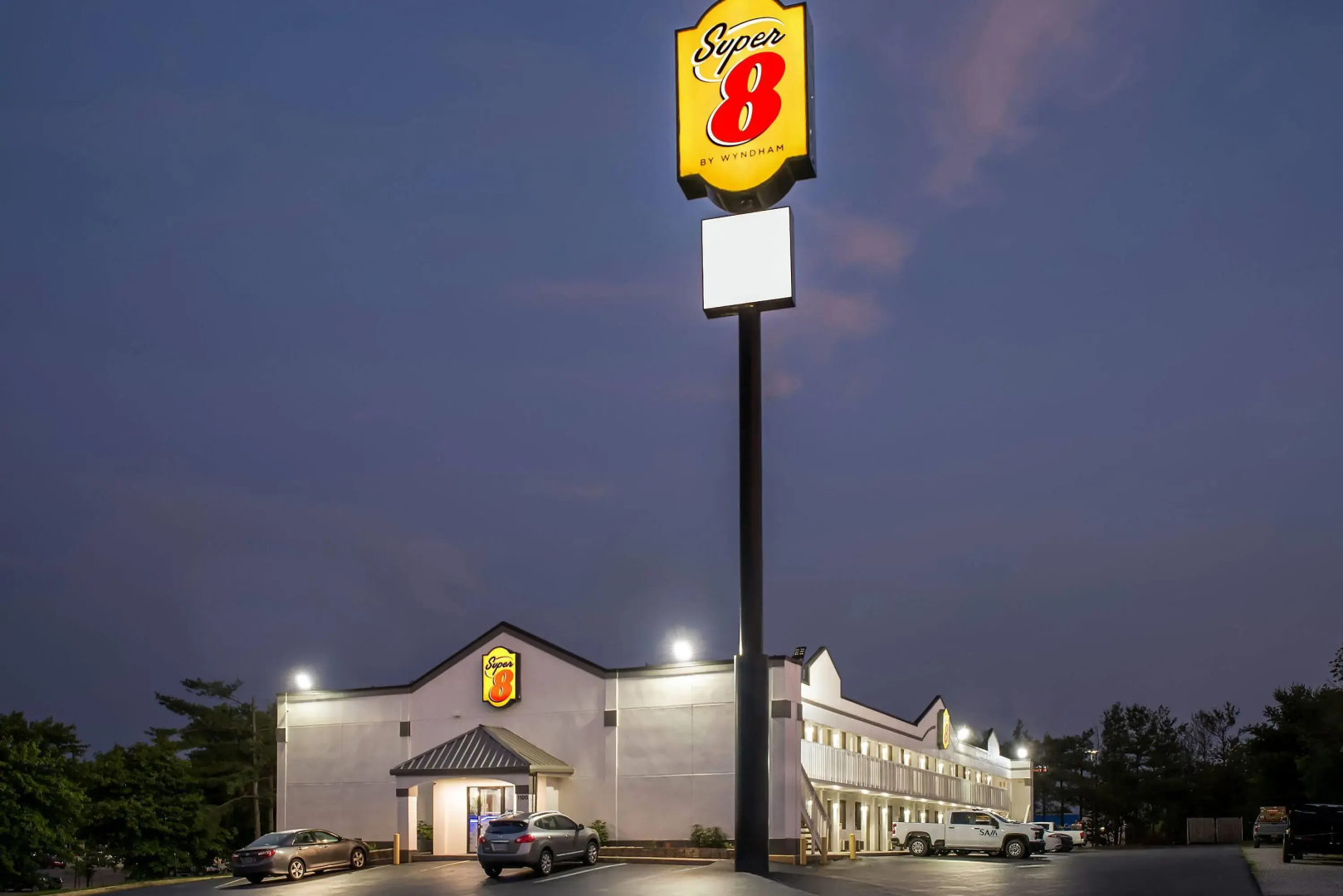 Super 8 by Wyndham Brownsburg