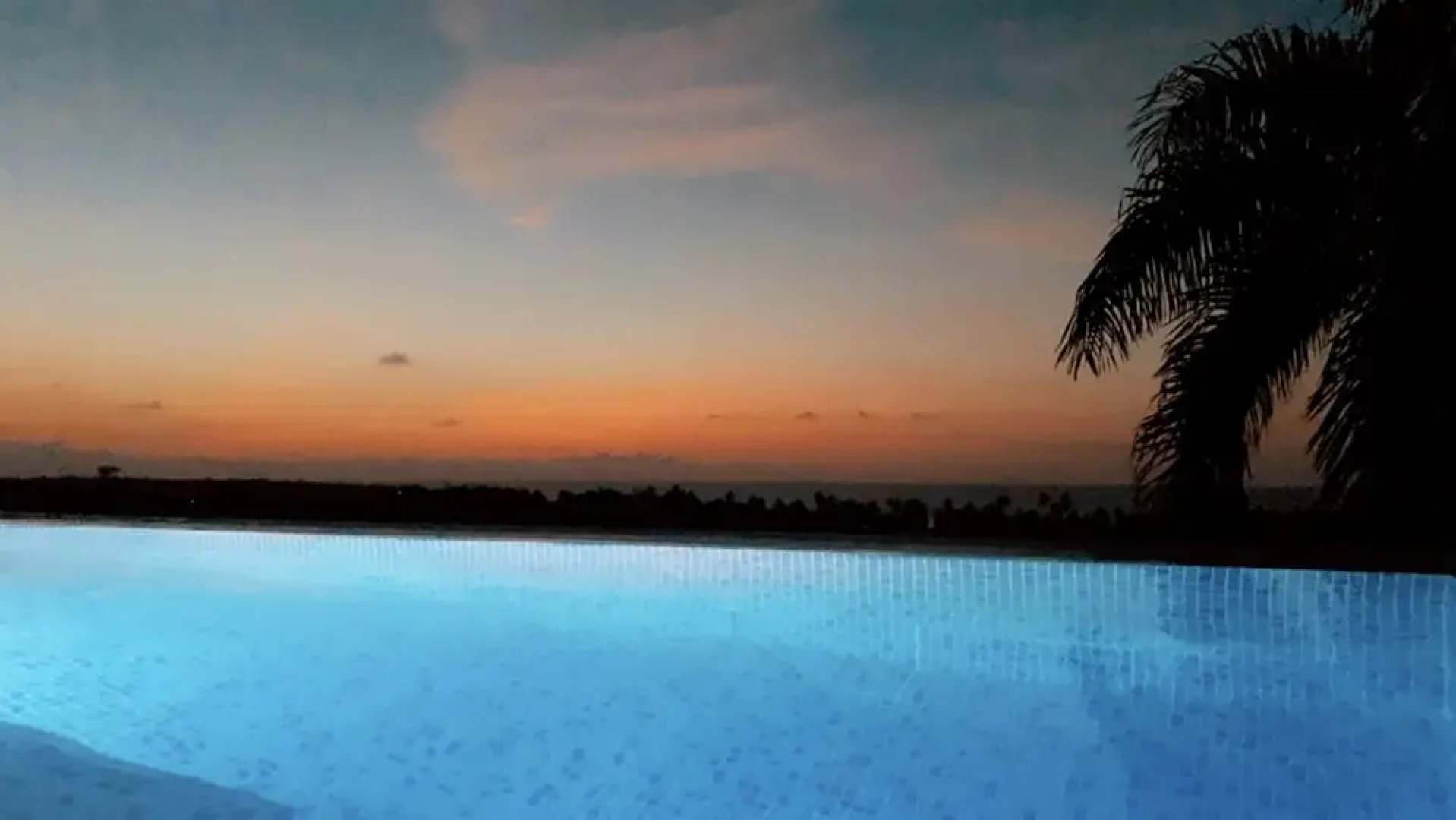 Modern 7 Bedrooms Villa on Private Beach Access