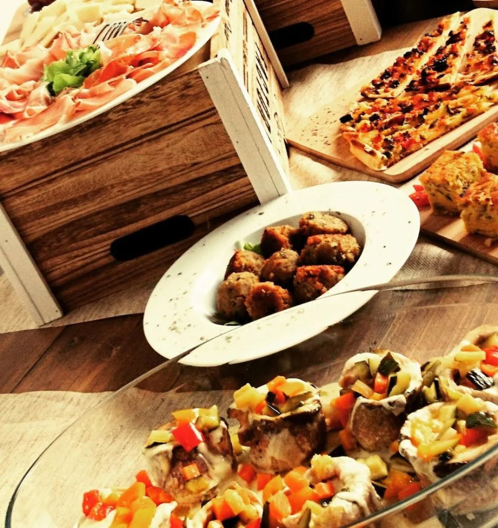 Smart Rooms & Restaurant