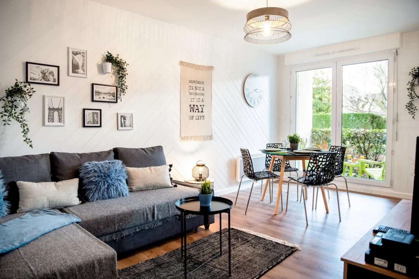 Chic & Cosy Appartement avec Terrasse, Parking Privatif