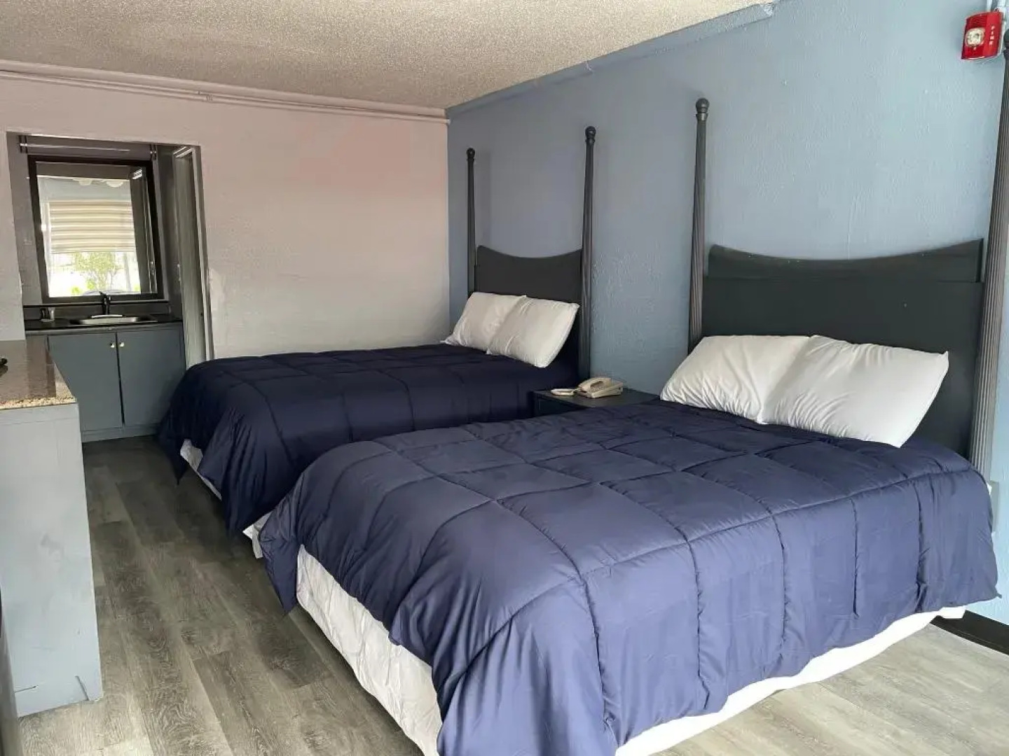 Budgetel Inn & Suites