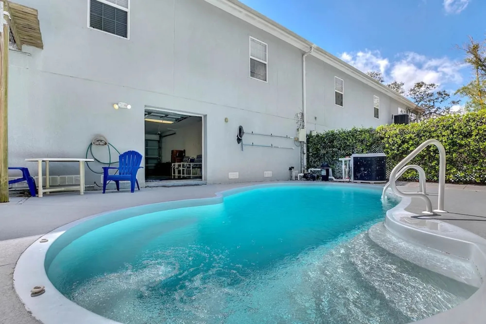 Sleeps 22 in Tarpon Springs - 2 Pools! by RedAwning