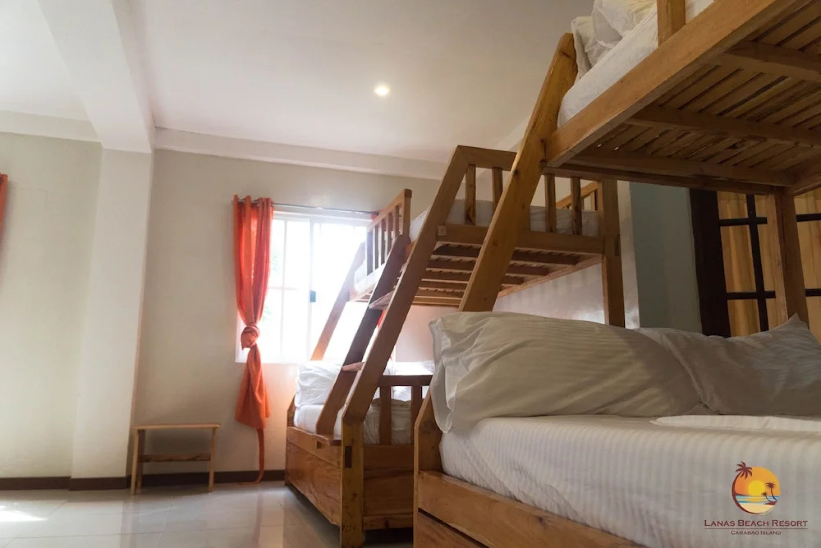 Lanas Beach Resort - Carabao Island