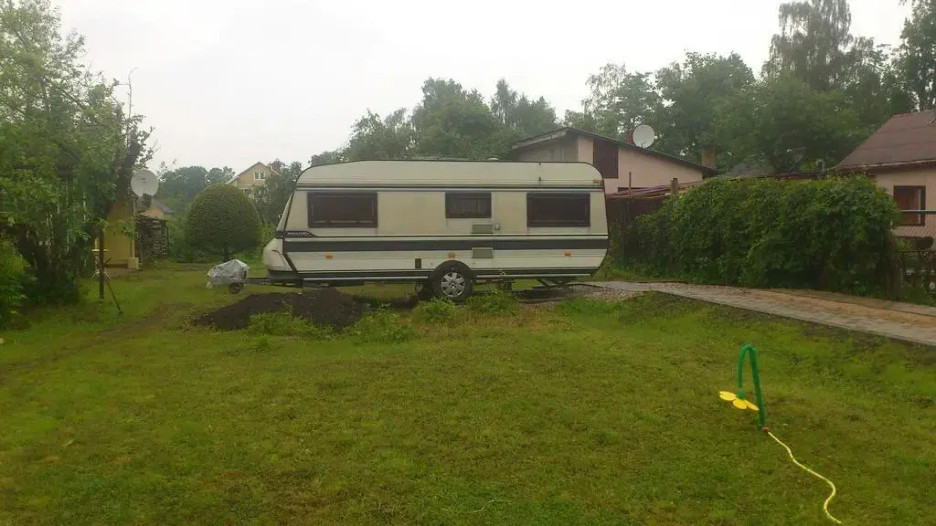 Summer bungalo trailer