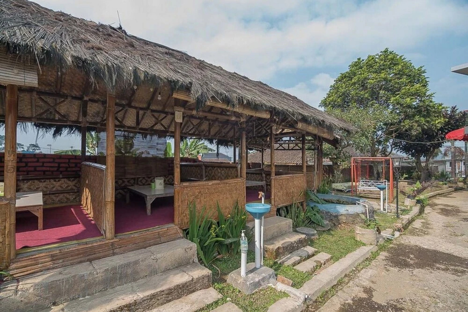 Saung Katineung by Reddoorz