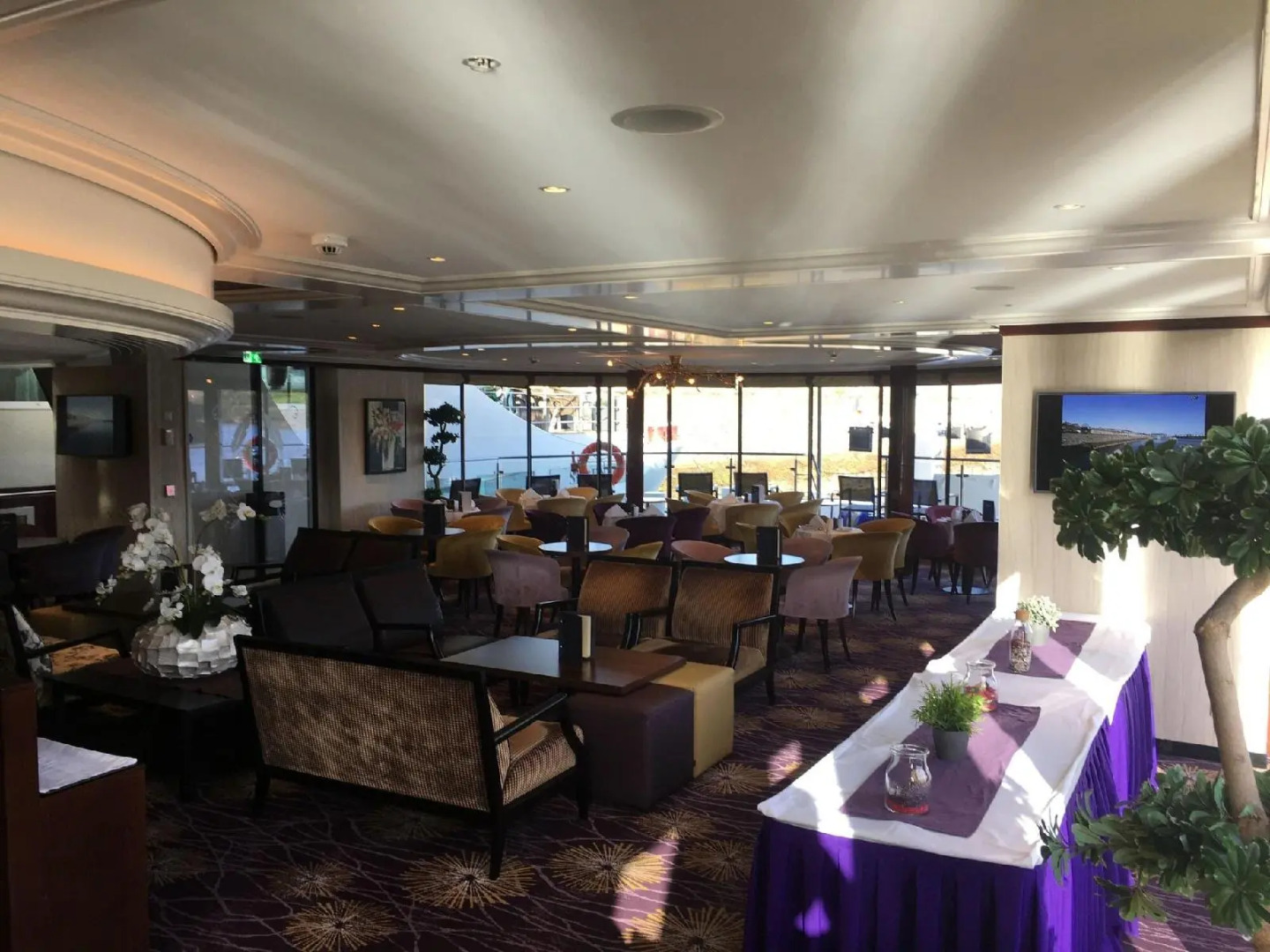 Select MS Charles Dickens - Neuss