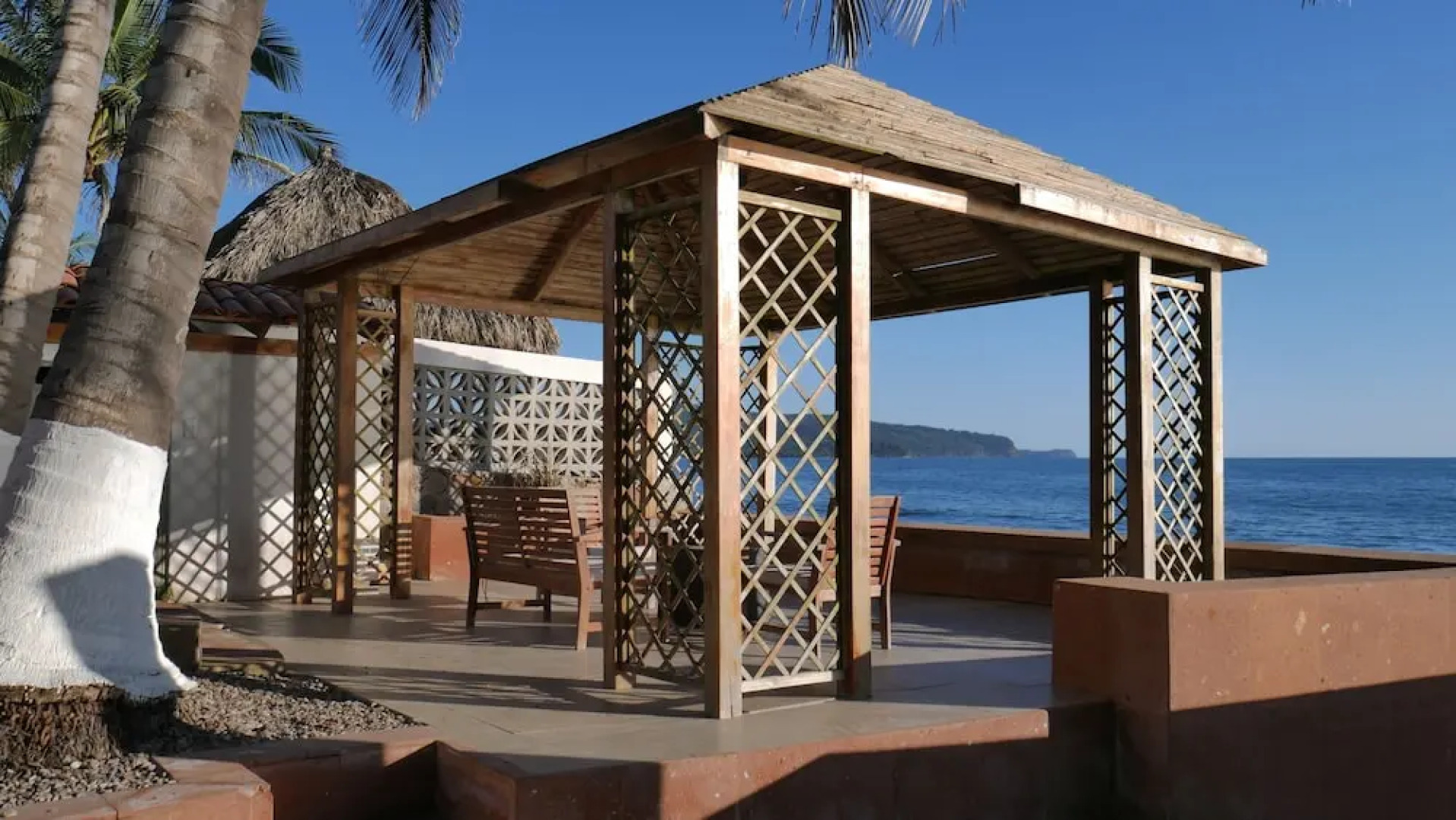 Casa Mister Ken pie de playa Los Cocos