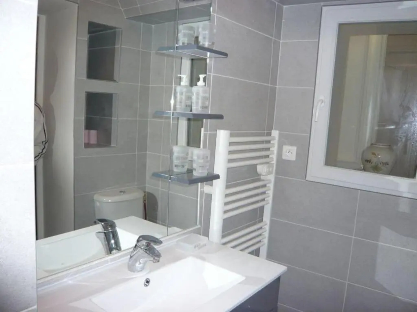 Petit appart dans dépendance château Salavas