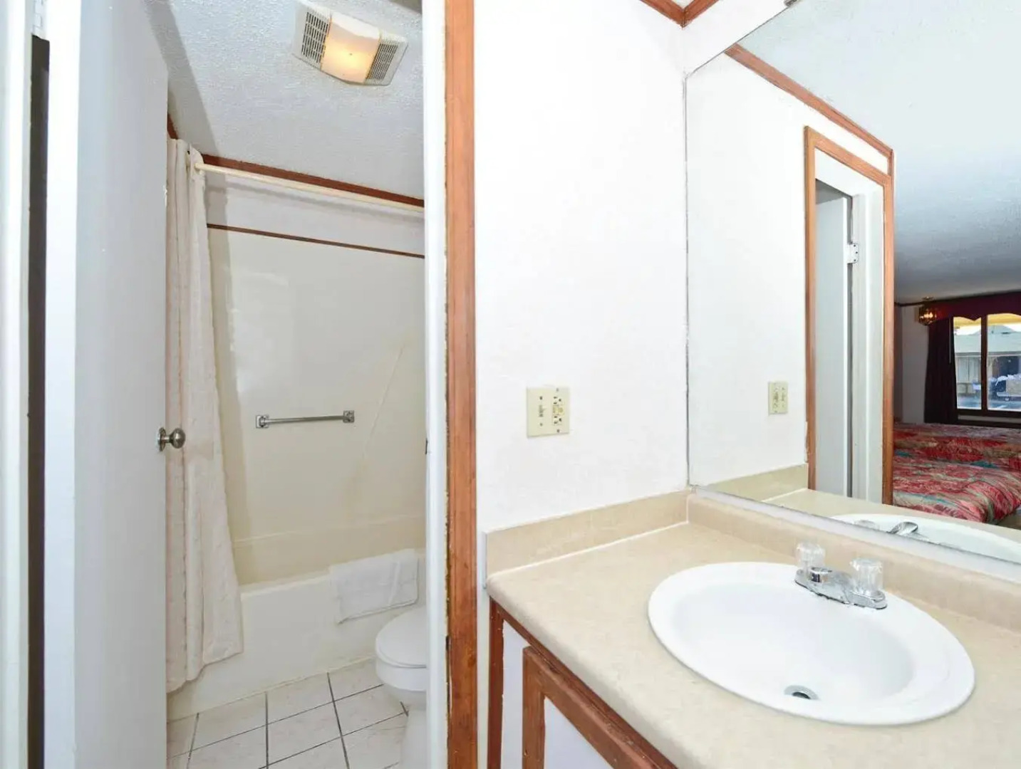 Americas Best Value Inn & Suites Warren Detroit