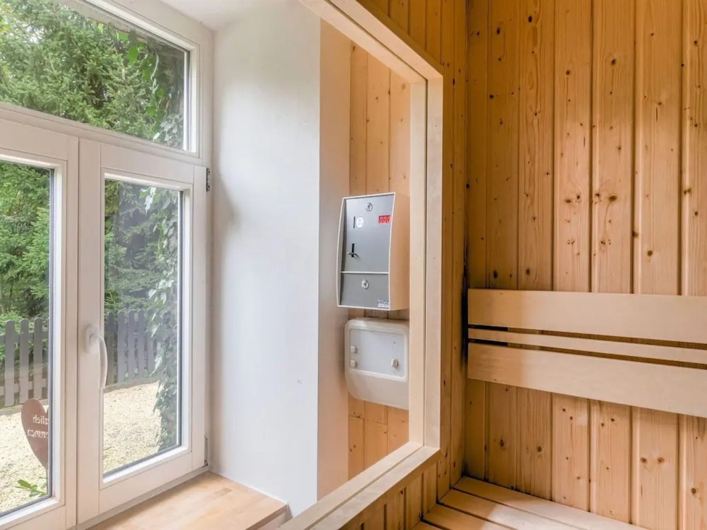 Bright Flat With Terrace and Sauna