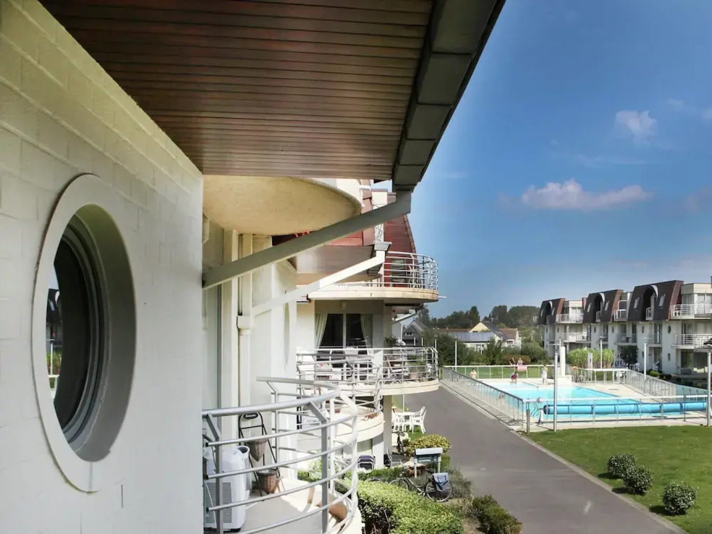 Sunny Bredene Stay by Sea