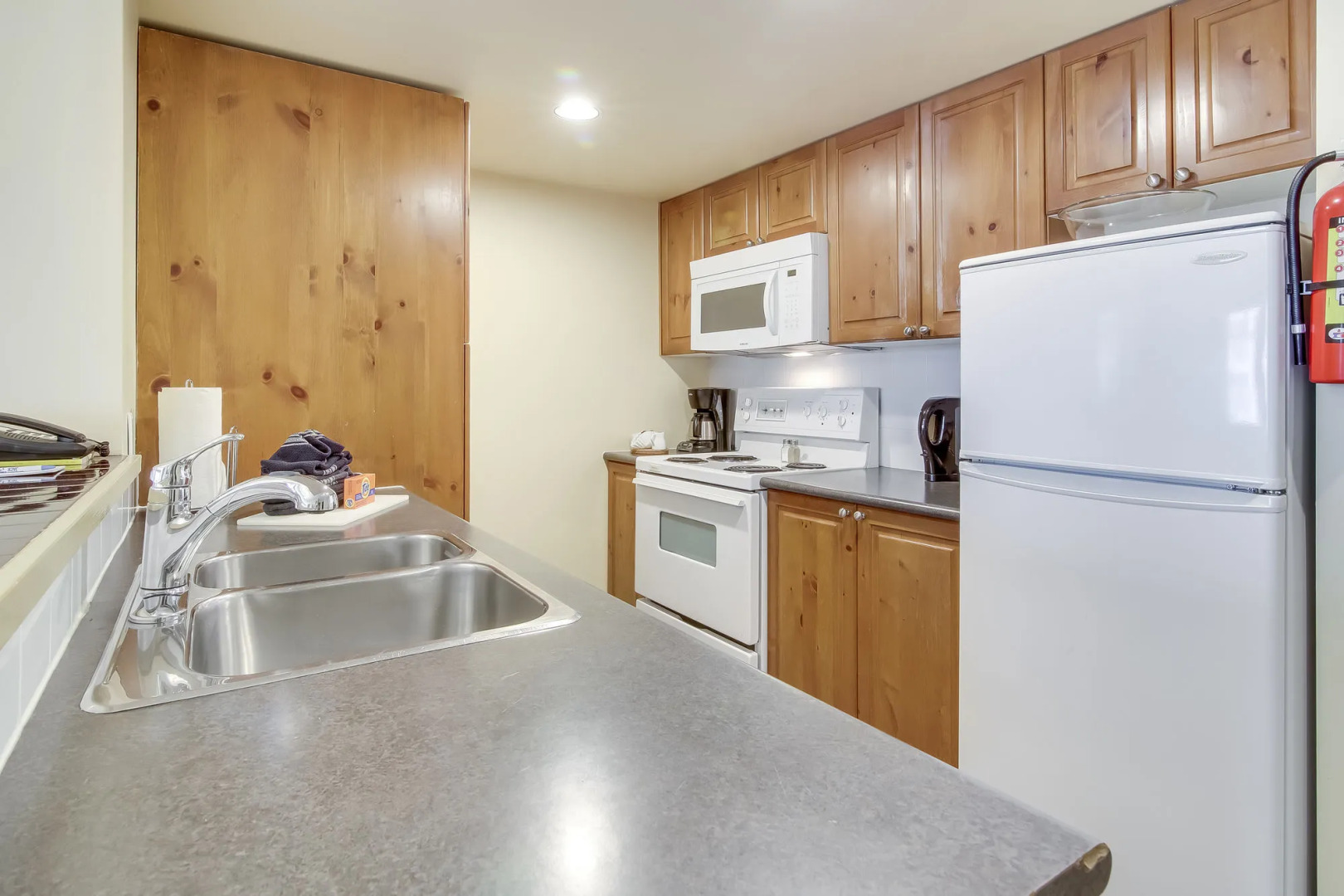 Tyndall Stone Lodge by Whiski Jack