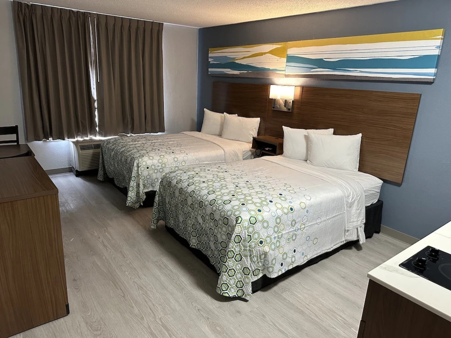 HomeTowne Studios by Red Roof Auburn Hills