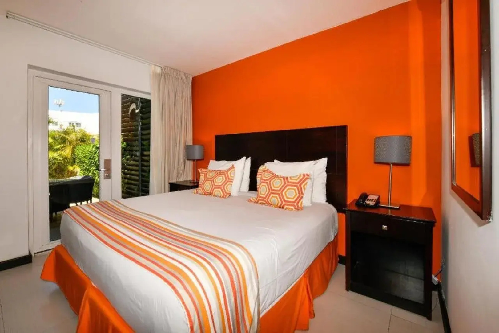 voco Surfside Aruba by IHG