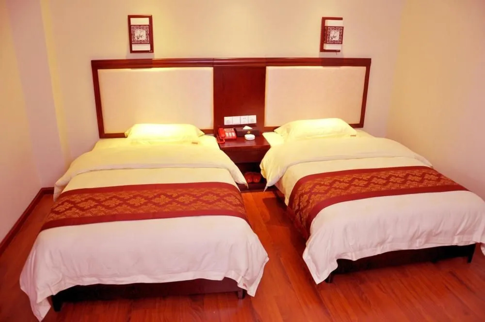 Hechi Bamalongjun House Hotel