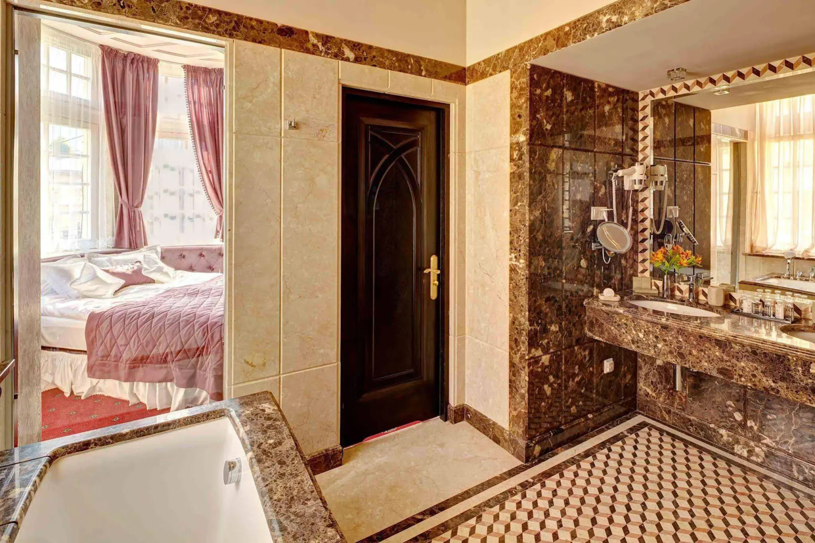 Гостиница «Атлас Делюкс»