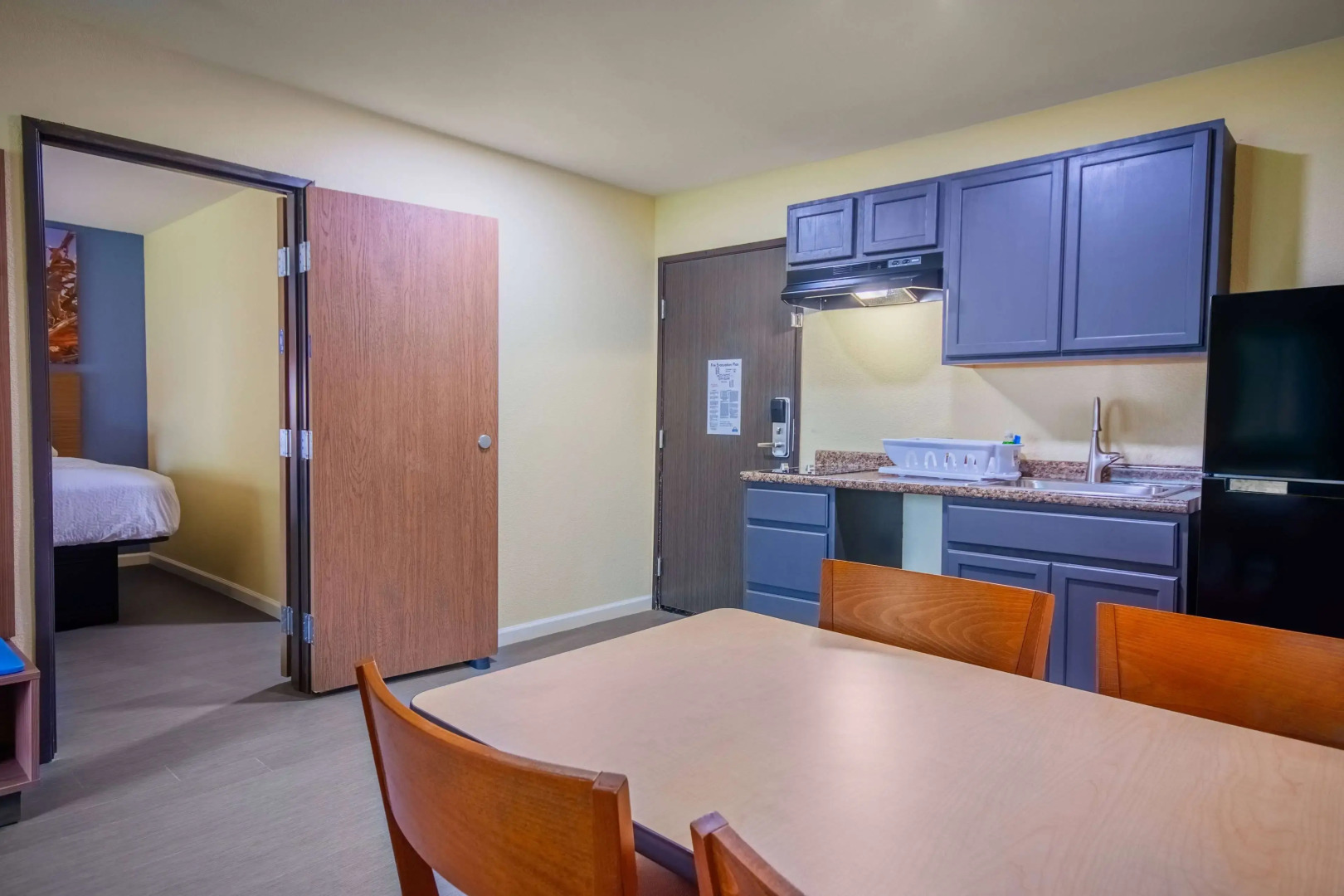 Days Inn & Suites by Wyndham Waterloo