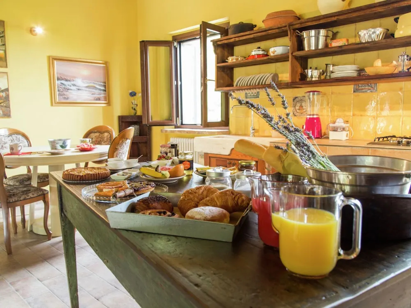 Cushy Apartment With Swimming Pool, Garden,fireplace,parking