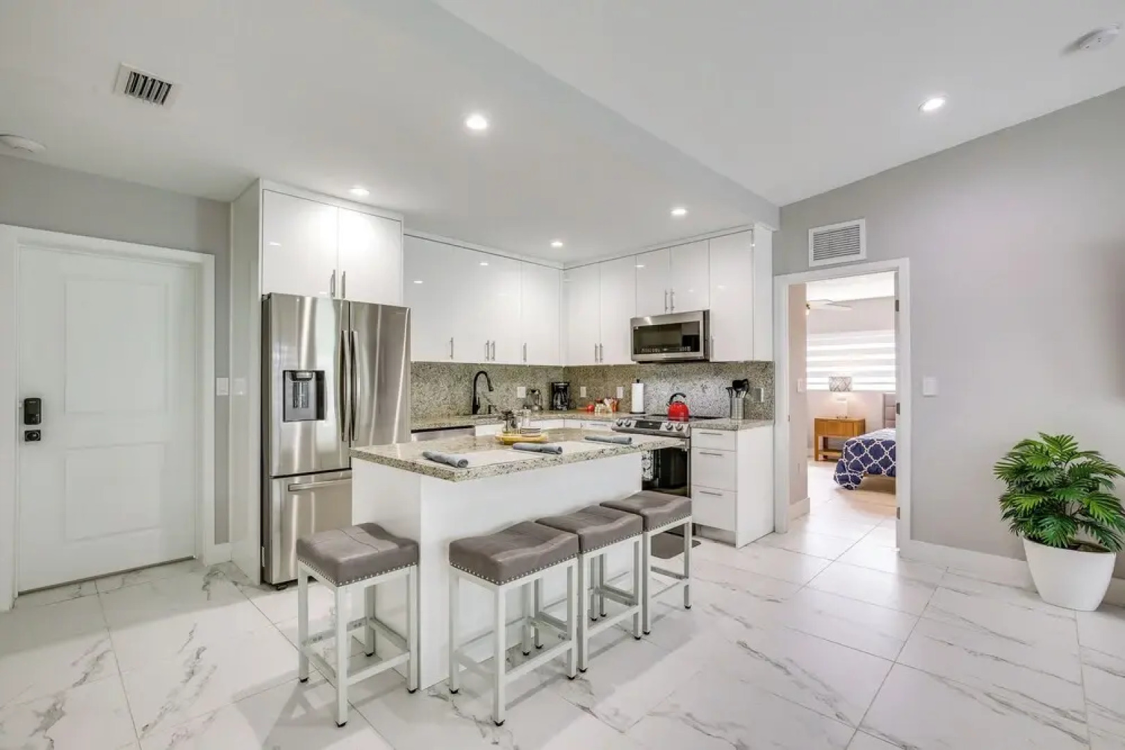 Chic North Miami House ~ 7 Mi to Hard Rock Stadium