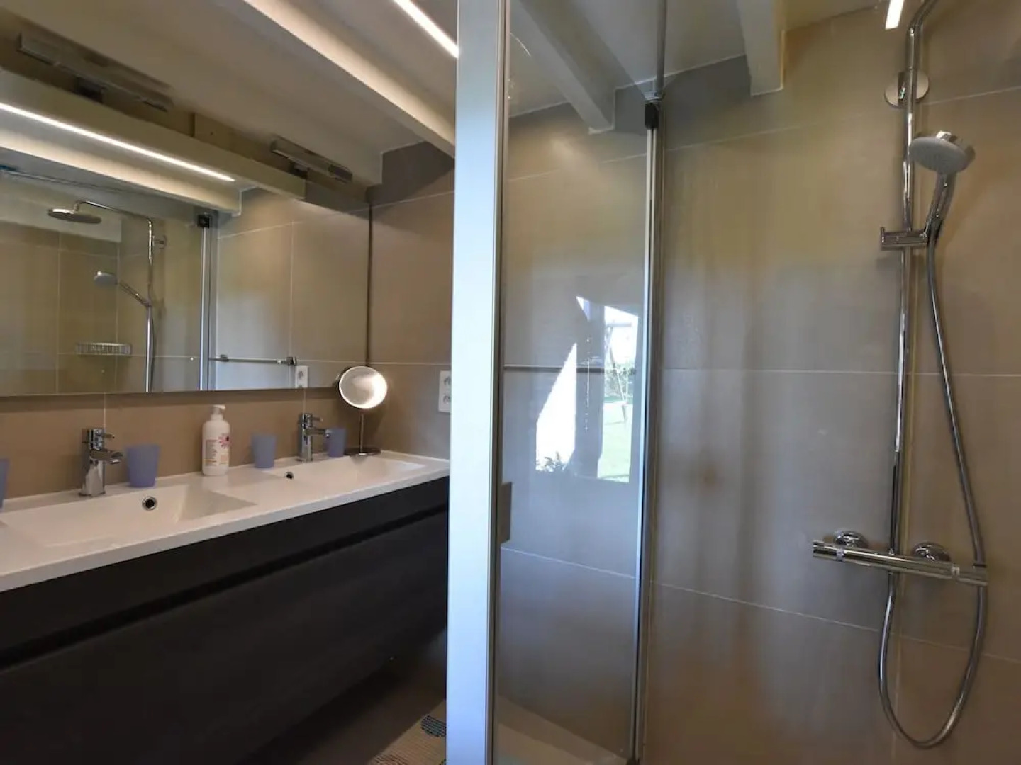 Graceful Holiday Home in Beveren aan de Ijzer With Terrace