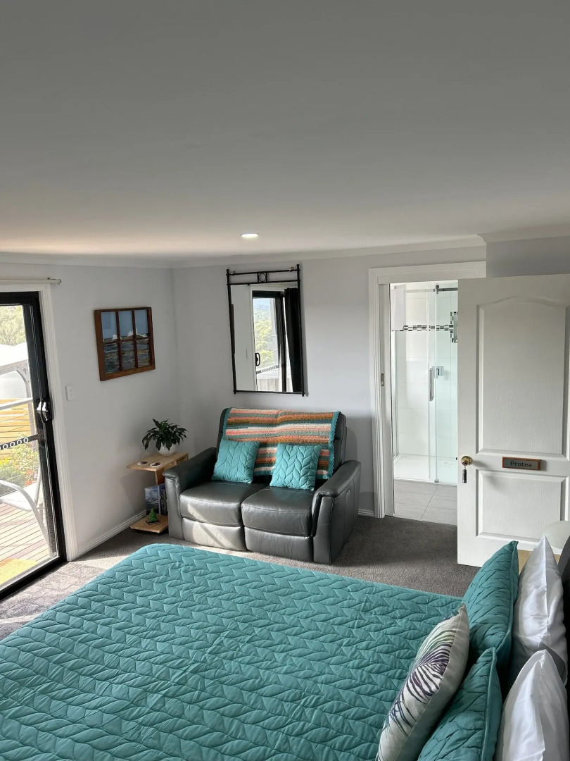 Storm Bay Guest House & Cottage