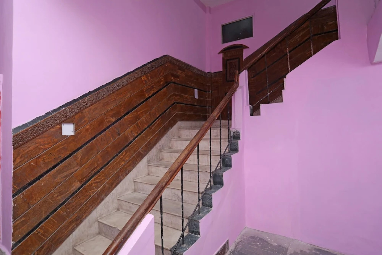 OYO 28355 Hotel Raj Mahal