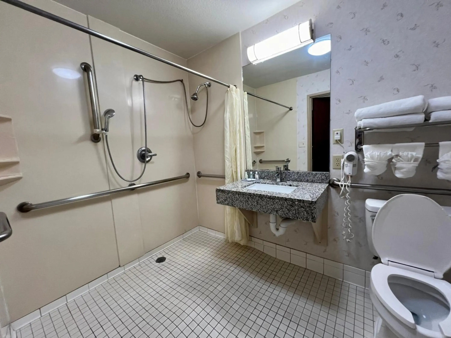 Quality Inn & Suites, Near University