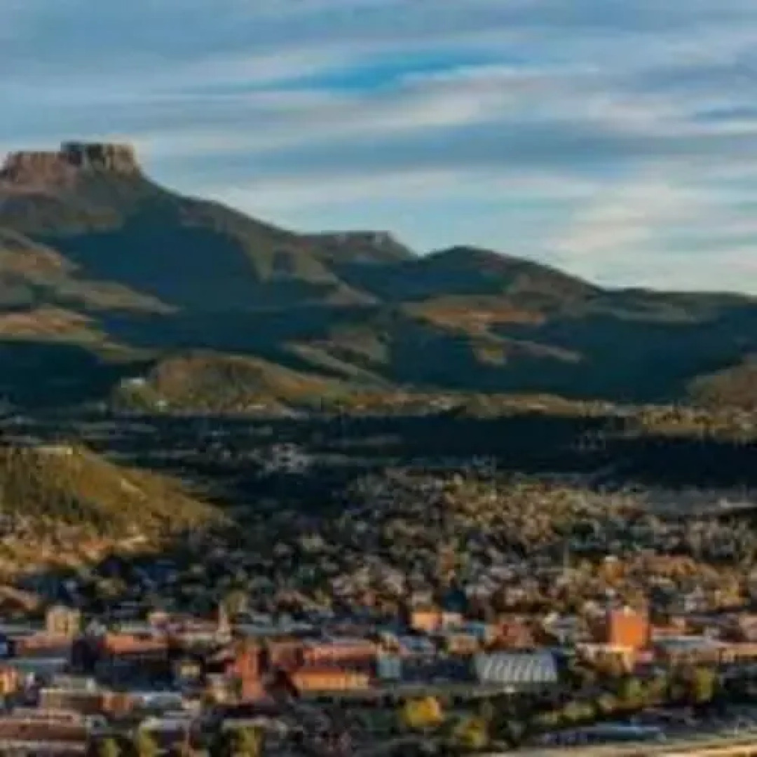 Quiet FULL-SIZE bed close to town 420 friendly