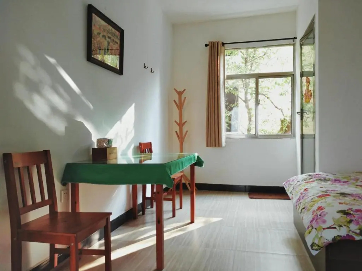 Yuanyang Flower and Horse Inn