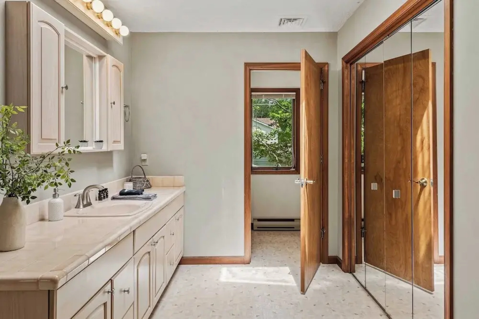 Tranquil Waterside by Avantstay Lakefront + Dock, Game Room, Views