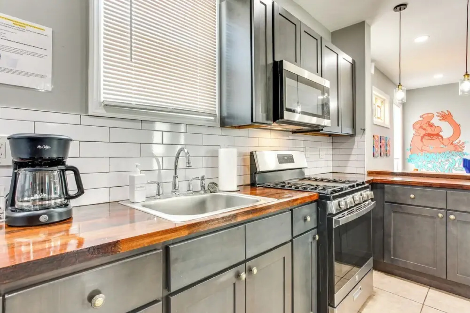 Convenient Elizabeth Apartment w/ Private Balcony!