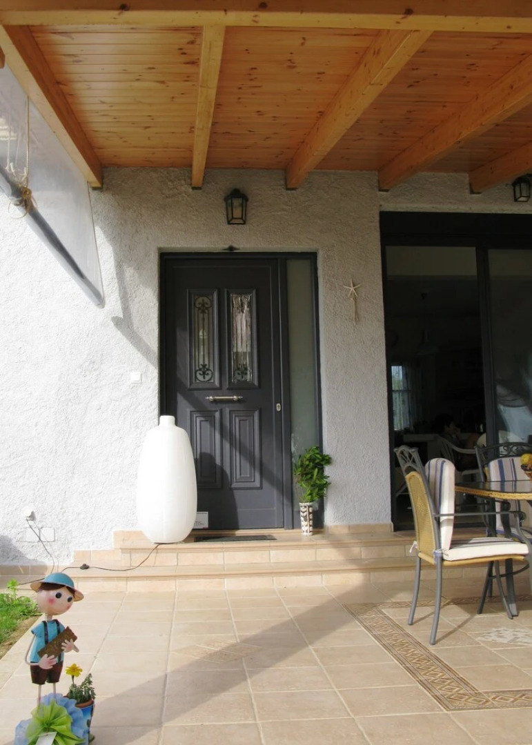 Navarino - A Breath Away From The Beach