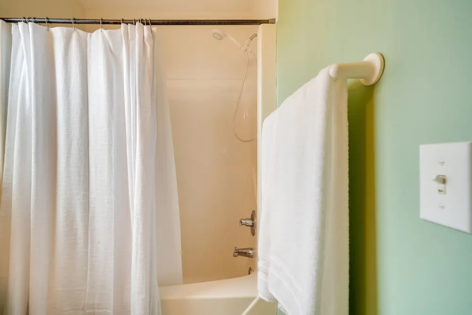 Waterfront Outer Banks Home w/ Beach Access